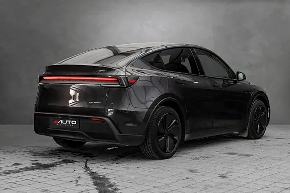 Tesla Model Y 2025 photo 5