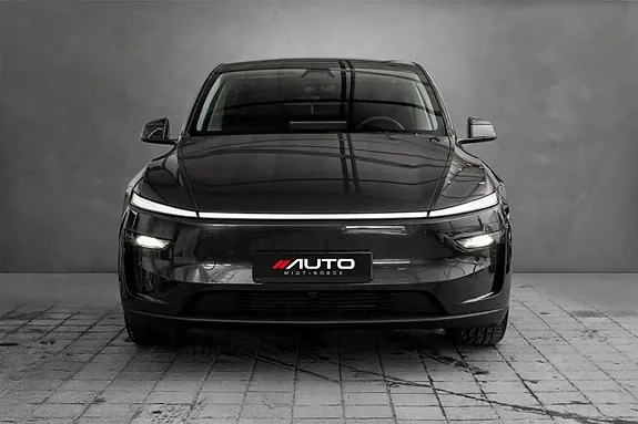 Tesla Model Y 2025 photo 3