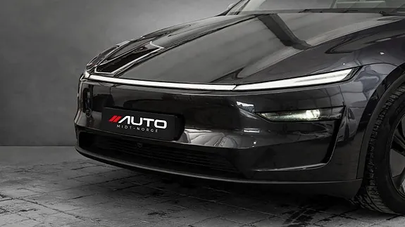 Tesla Model Y 2025 photo 2