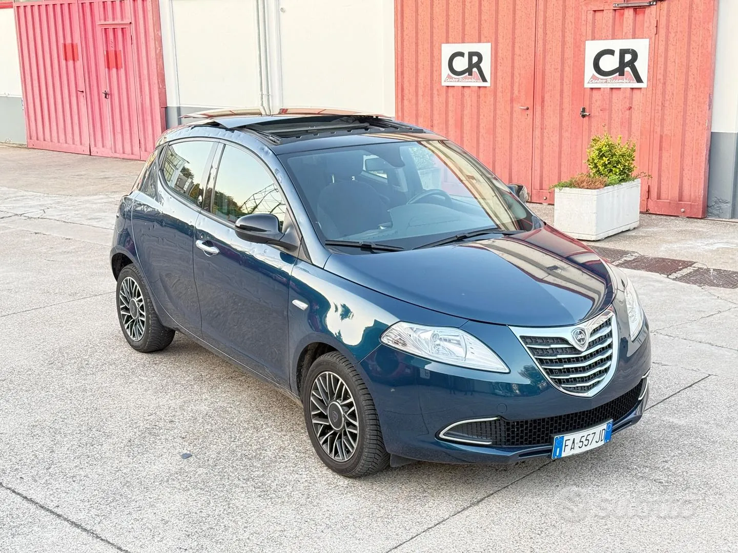 Lancia Ypsilon 2015 photo 2