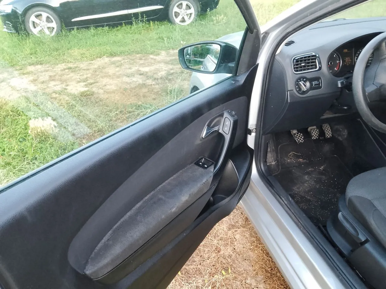 Volkswagen Polo 2011 photo 2