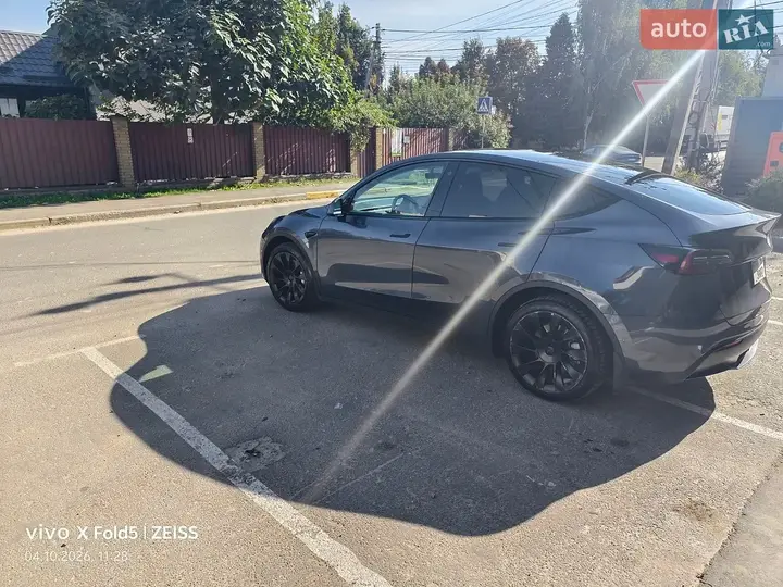 Tesla Model Y 2022 photo 2