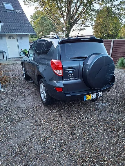 Toyota Rav4 2010 photo 2