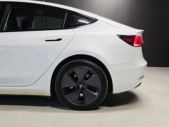 Tesla Model 3 2023 photo 3