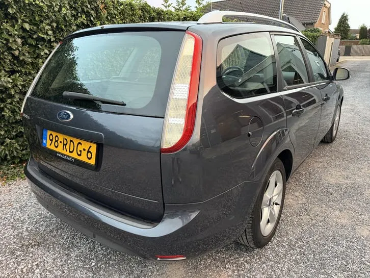 Ford Focus 2011 photo 3