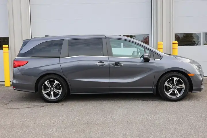 Honda Odyssey 2018 photo 2