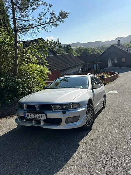 Mitsubishi Galant 2001 photo 2