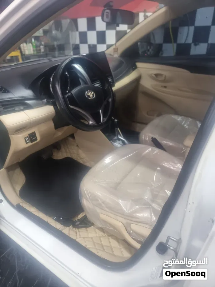 Toyota Yaris 2015 photo 2