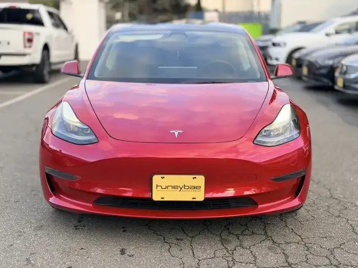 Tesla Model 3 2023 photo 2