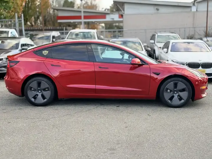 Tesla Model 3 2023 photo 4