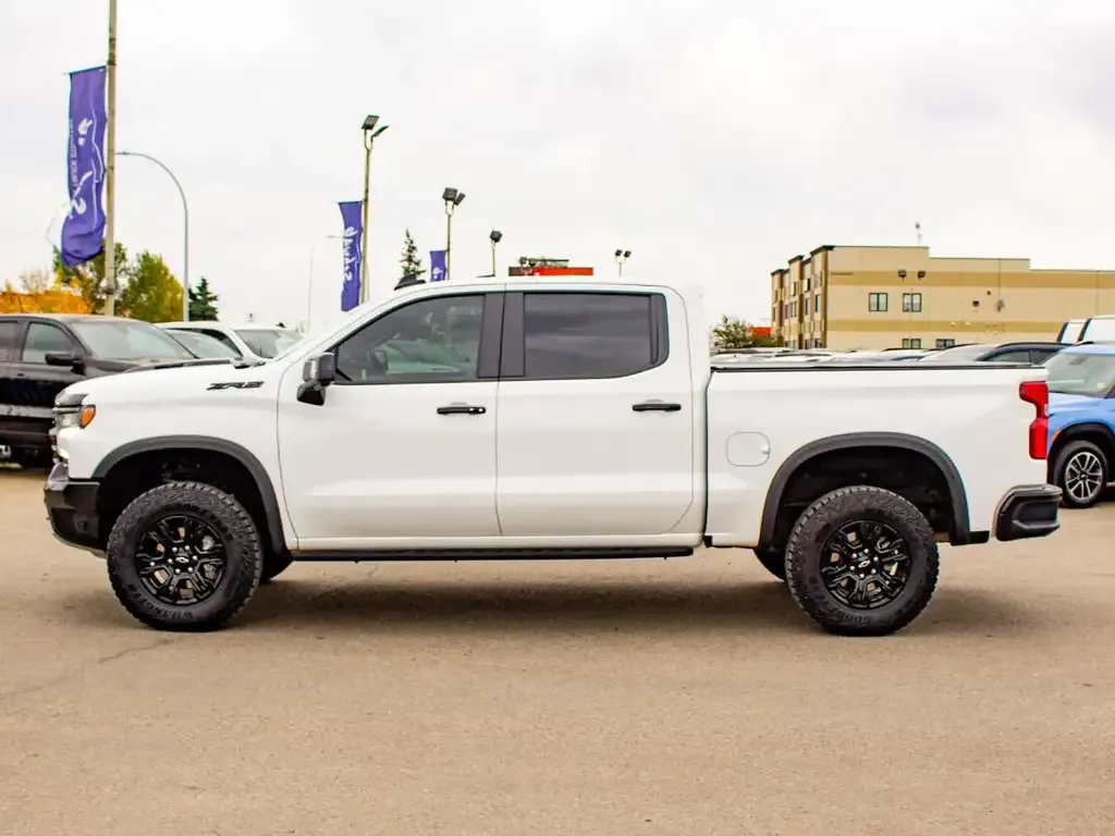 Chevrolet Silverado 1500 2025 photo 3