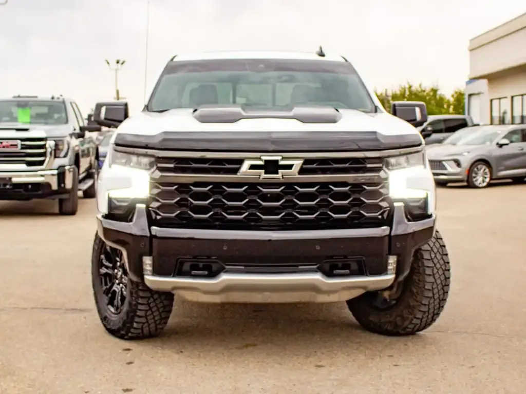 Chevrolet Silverado 1500 2025 photo 2