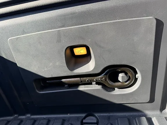 Tesla Model Y 2025 photo 5