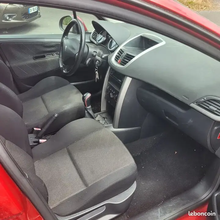 Peugeot 207 2008 photo 3