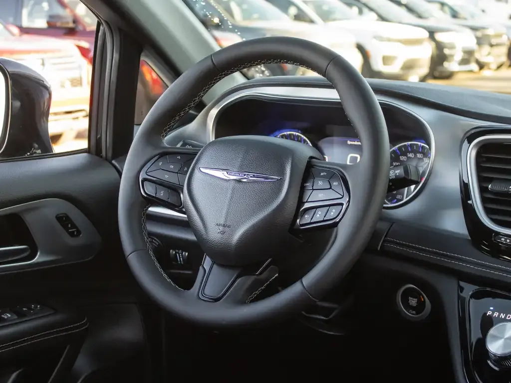 Chrysler Pacifica 2026 photo 5