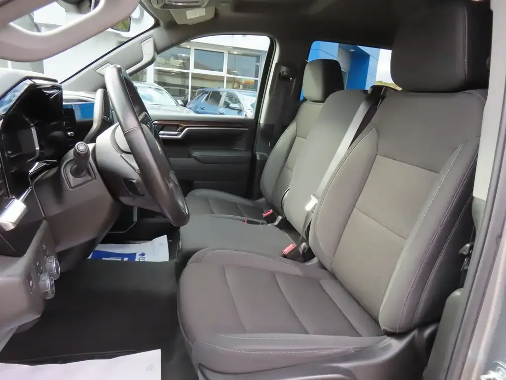 Chevrolet Silverado 1500 2025 photo 3