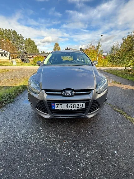 Ford Focus 2011 photo 2