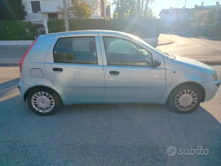 Fiat Punto 2002 photo 2