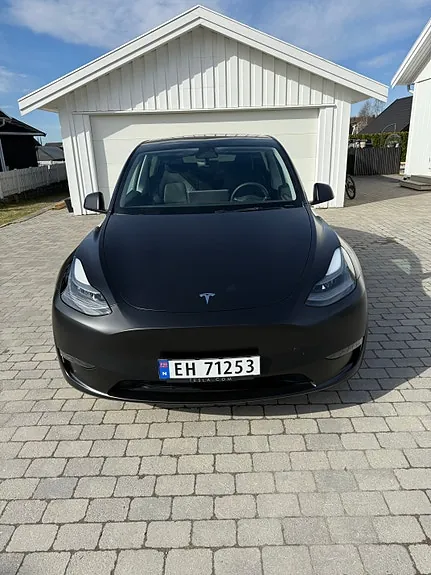 Tesla Model Y 2024 photo 2
