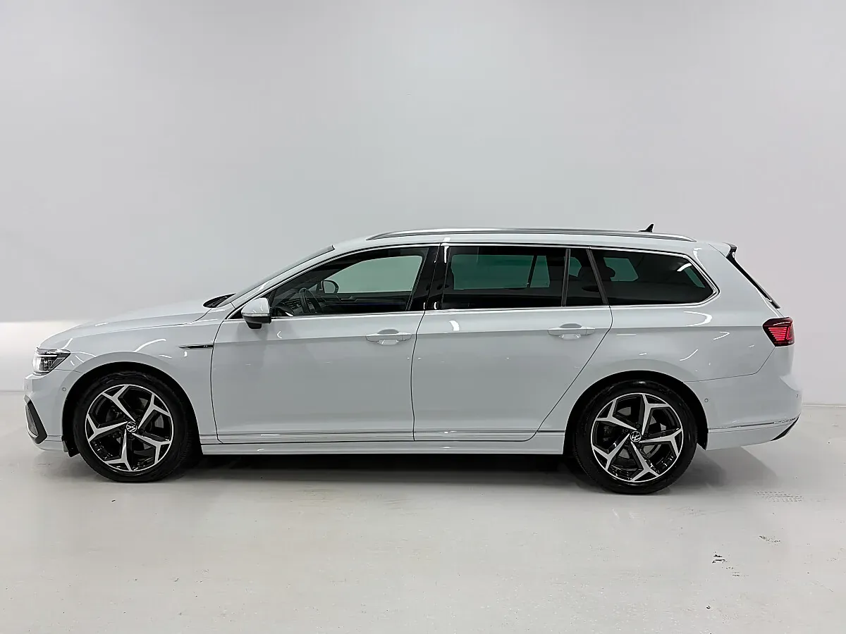 Volkswagen Passat 2023 photo 3
