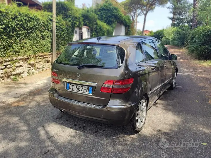 Mercedes-Benz B-Class 2009 photo 2
