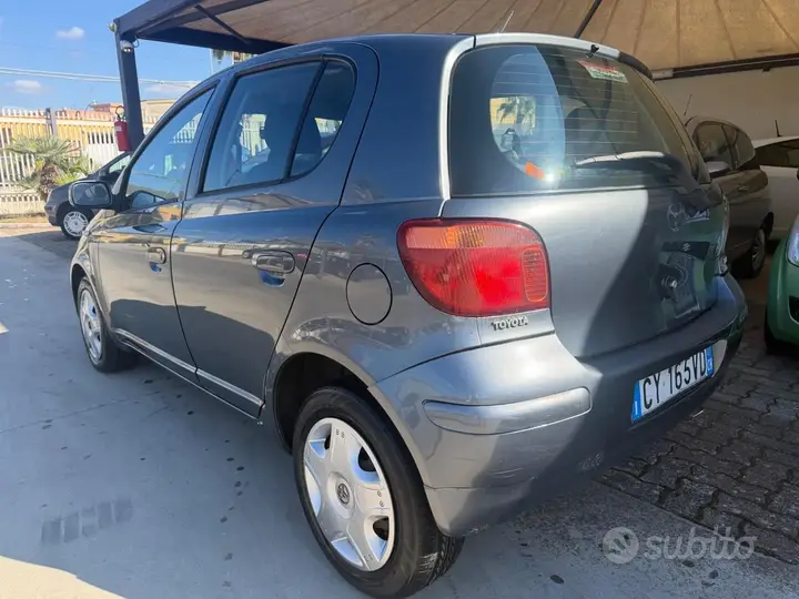 Toyota Yaris 2005 photo 2