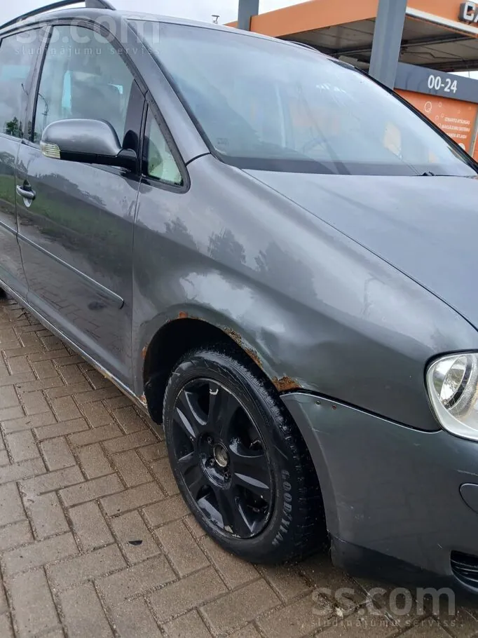 Volkswagen Touran 2005 photo 3