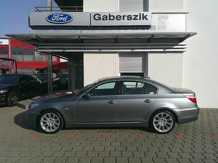 BMW 5 Series 2008 photo 2