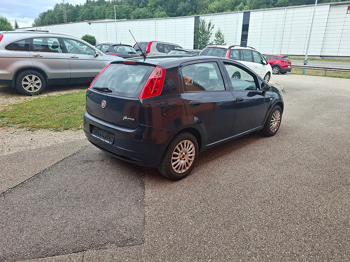 Fiat Grande Punto 2010 photo 3