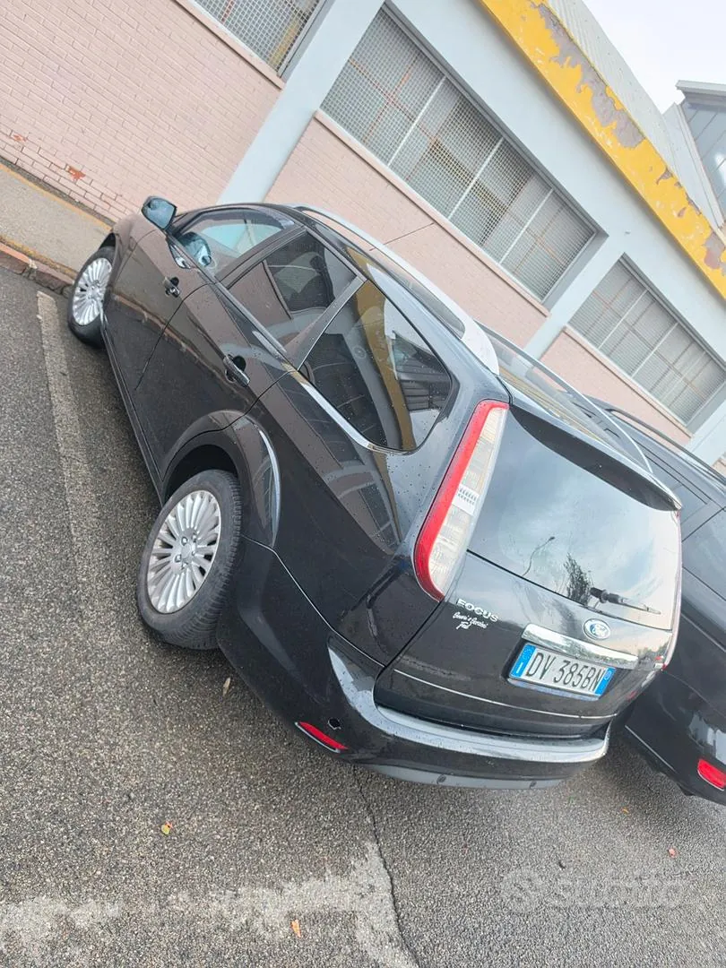 Ford Focus 2009 photo 2
