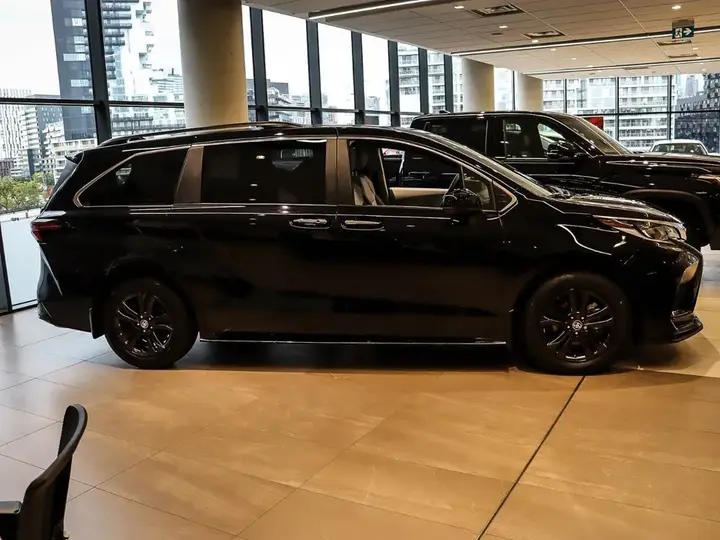 Toyota Sienna 2024 photo 3