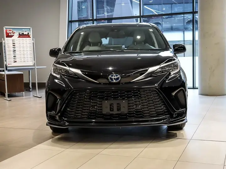 Toyota Sienna 2024 photo 2