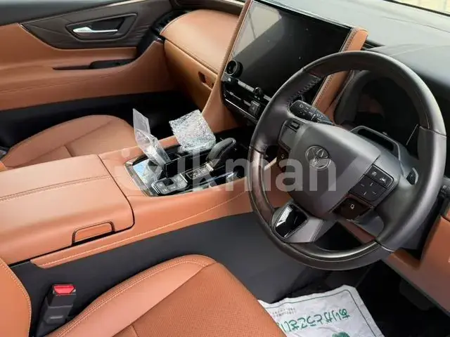 Toyota Vellfire 2025 photo 2