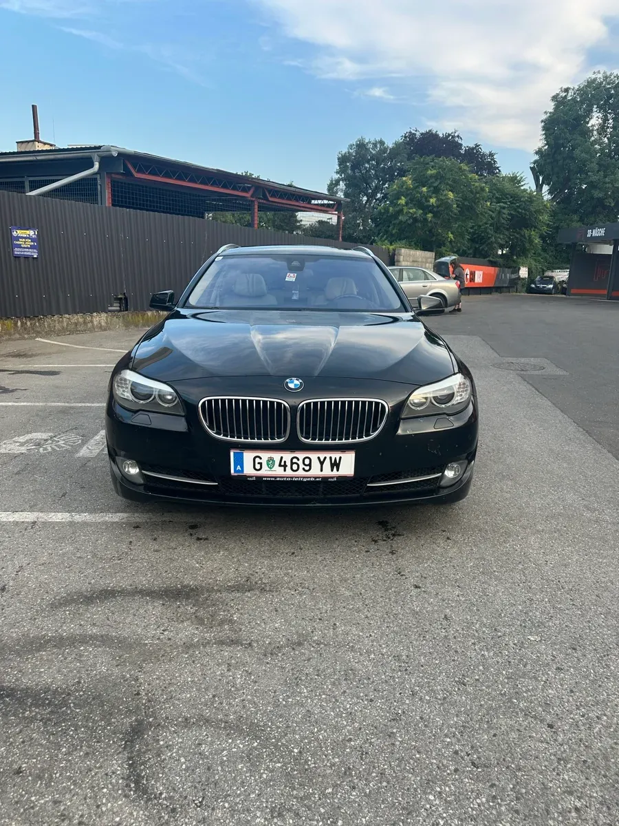 BMW 5 Series 2012 photo 2