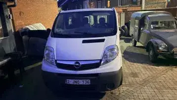 Opel Vivaro 2011 photo 2