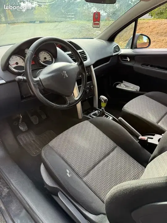 Peugeot 207 2009 photo 3