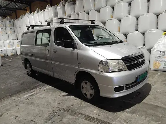 Toyota Hiace 2010 photo 2
