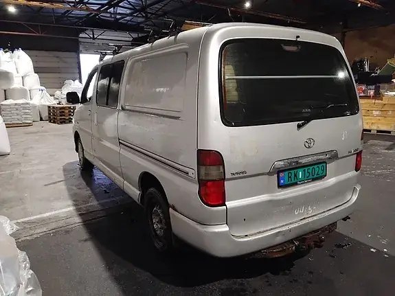 Toyota Hiace 2010 photo 5