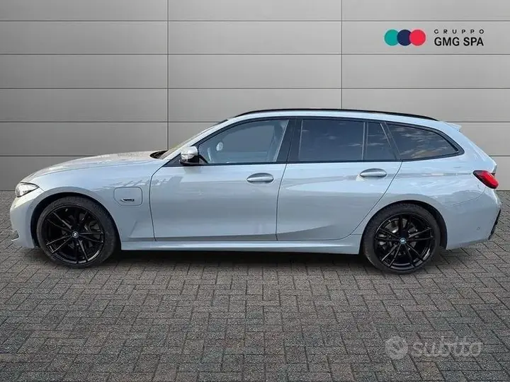 BMW 3 Series 2023 photo 5
