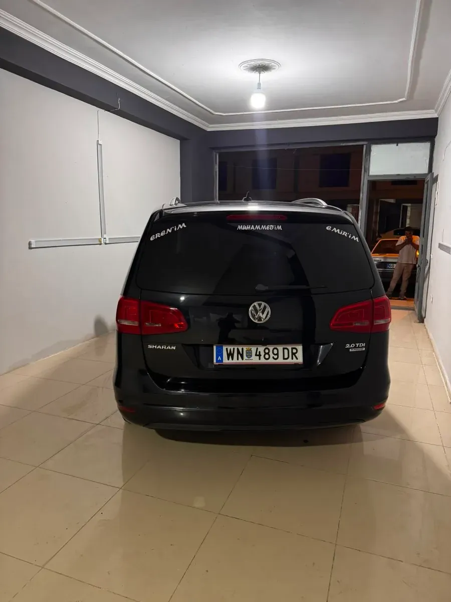 Volkswagen Sharan 2011 photo 2