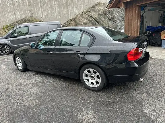 BMW 318D 2007 photo 4