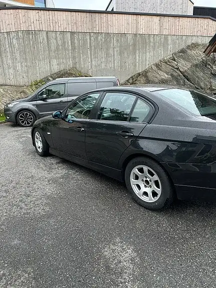 BMW 318D 2007 photo 2