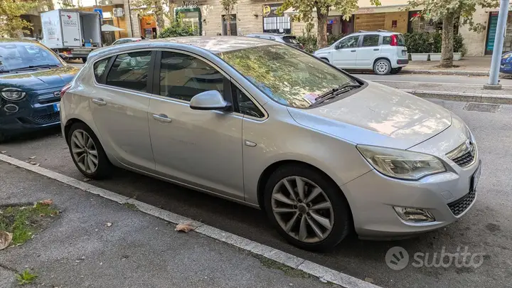 Opel Astra 2010 photo 3