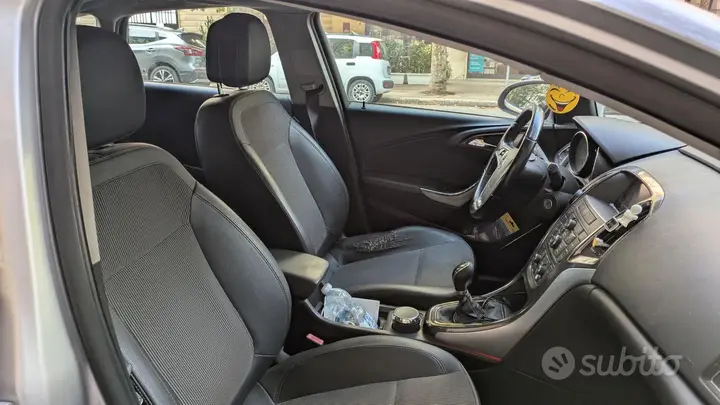 Opel Astra 2010 photo 5