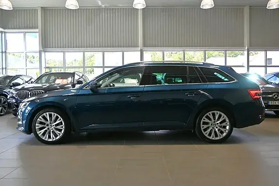 Skoda Superb 2022 photo 2