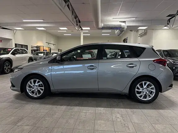 Toyota Auris 2016 photo 3