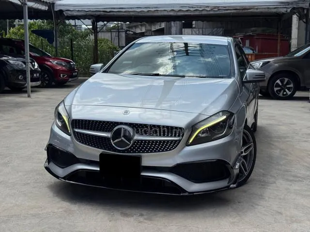 Mercedes-Benz A180
