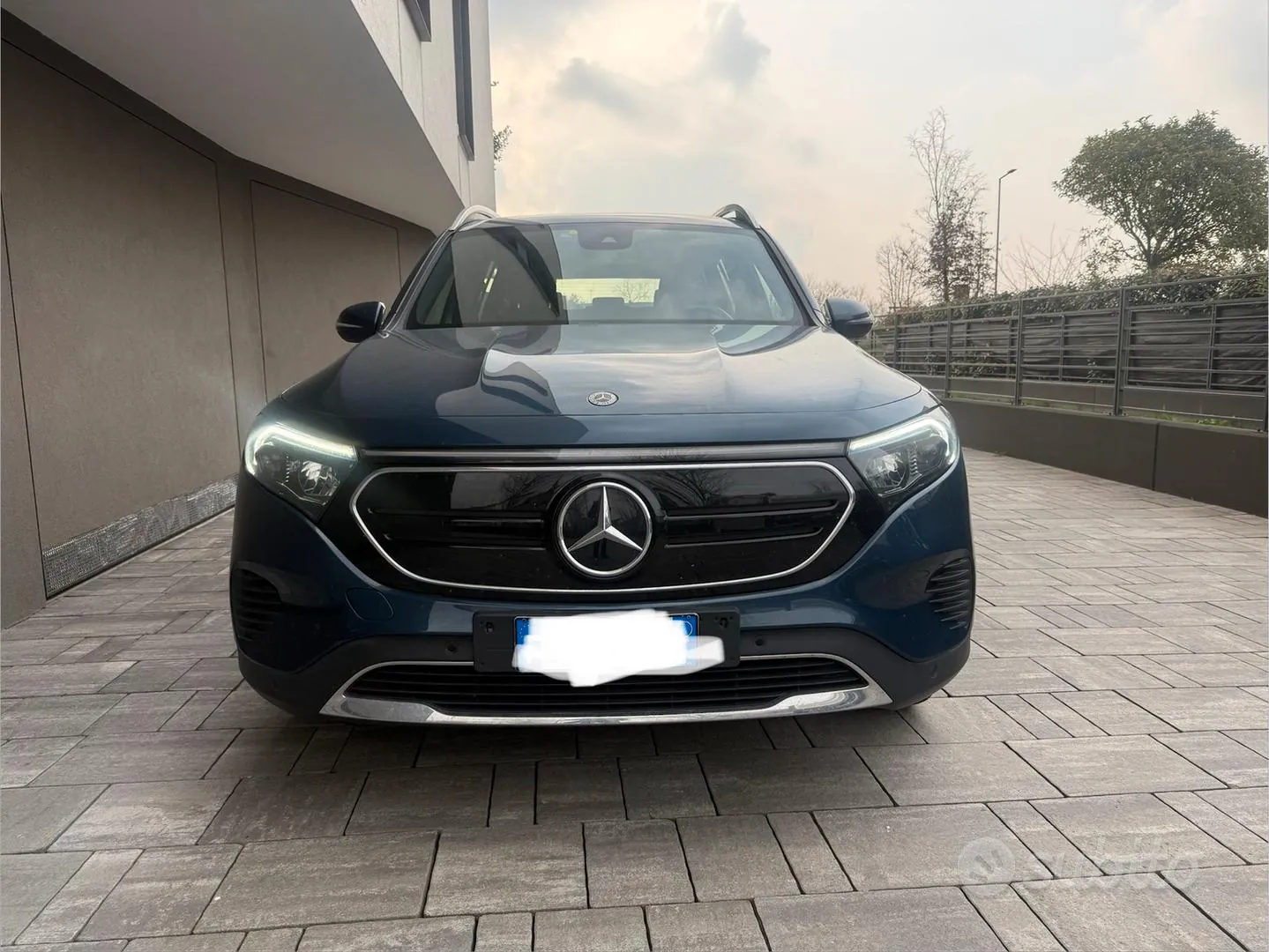 Mercedes-Benz Eqb