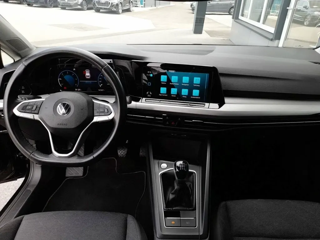 Volkswagen Golf 2023 photo 3