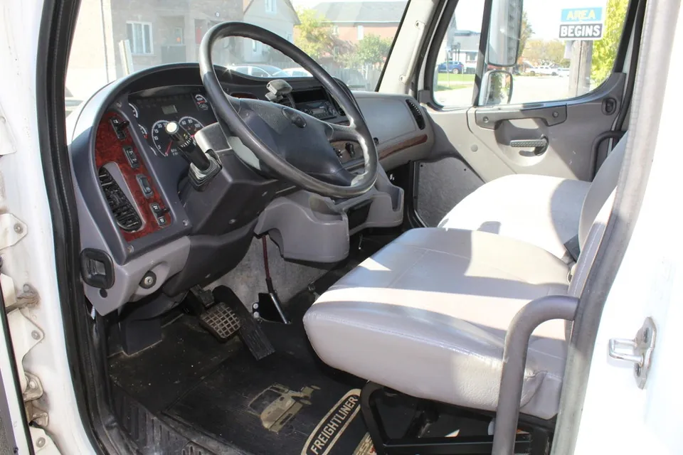 Freightliner M2 106 2014 photo 3